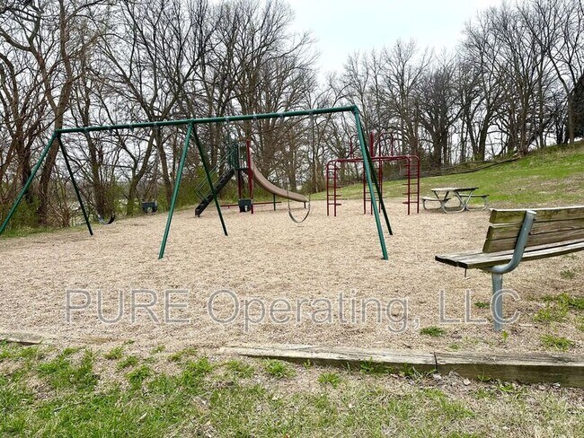 Building Photo - 301 Ebaugh St