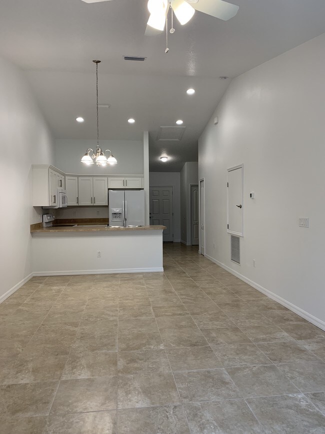 Building Photo - Available NOW! 1/2 DUPLEX! 3/2 for $1675.0...