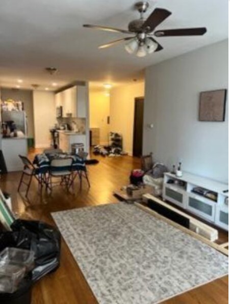 Foto del edificio - 648 W Waveland Ave