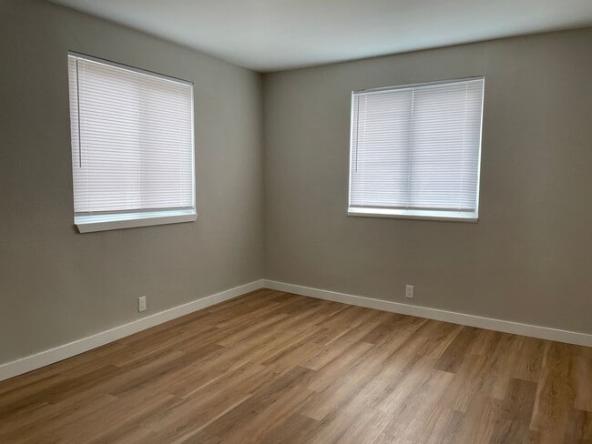 Building Photo - Renovated Ground Floor 1 BD/ 1 BA!