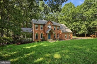 Building Photo - 2 English Hills Dr