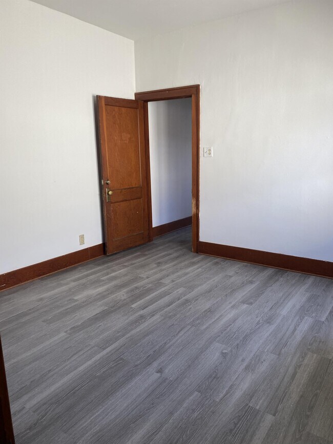 Building Photo - 503 Collins Ave