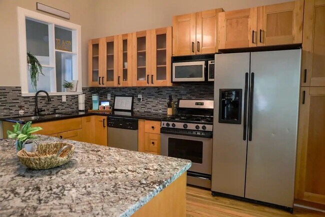 Building Photo - 1103 Knott St SE