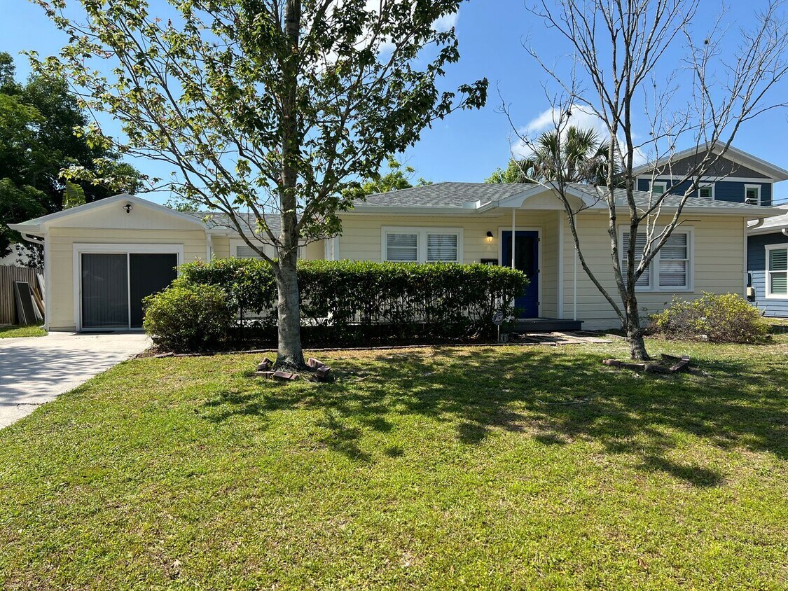 Foto principal - 3/2 Home in Riverside Heights, Tampa for Rent