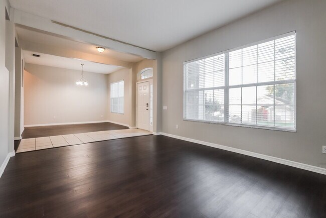 Foto del edificio - 6041 Cason Way