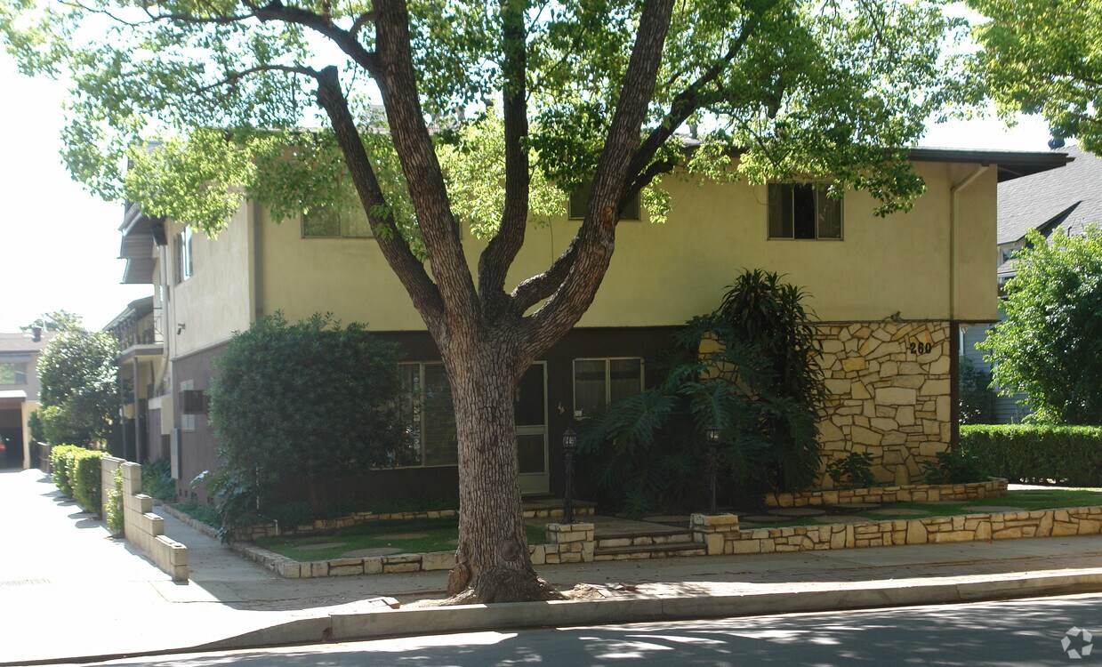 Primary Photo - 260 S Oakland Ave