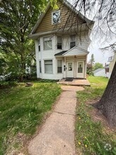 Building Photo - 1122 E 5th St