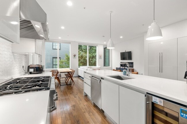 Foto del edificio - 525 E 1st St