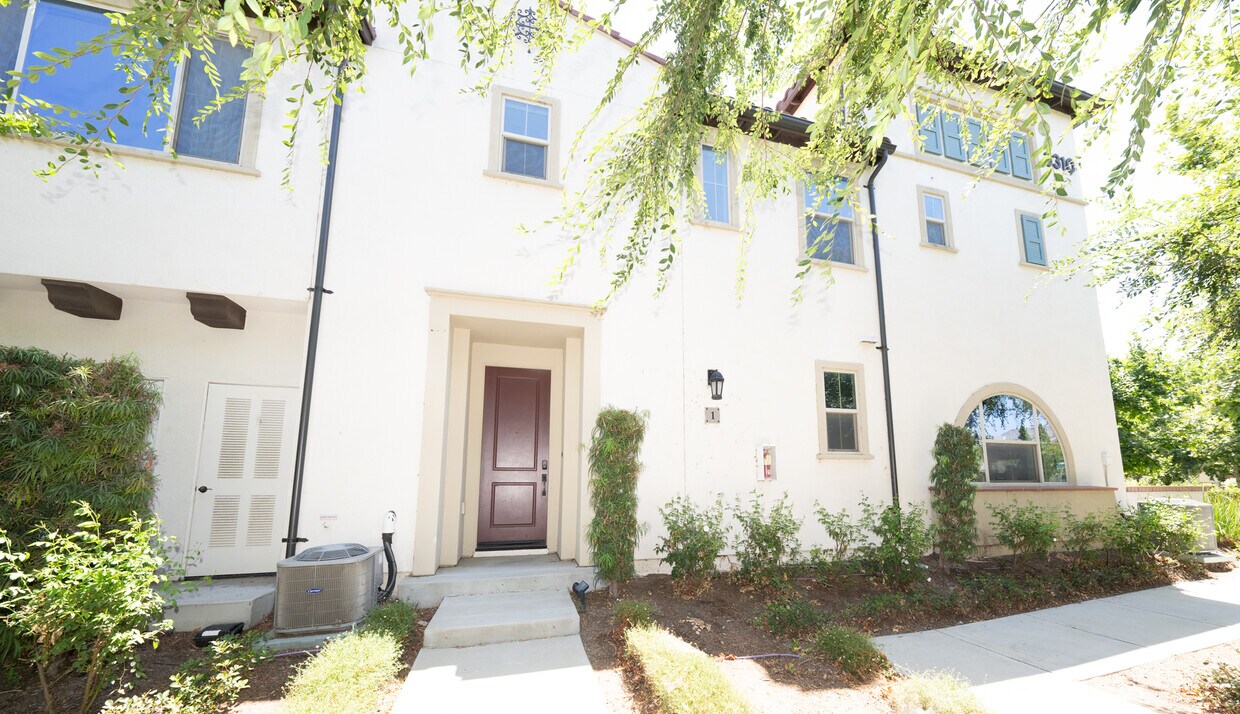 Primary Photo - 3310 E Yountville Dr
