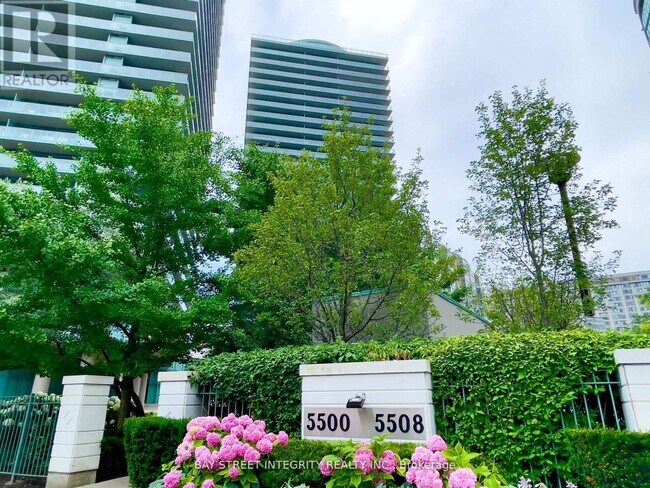 Photo du bâtiment - 5500 Yonge St