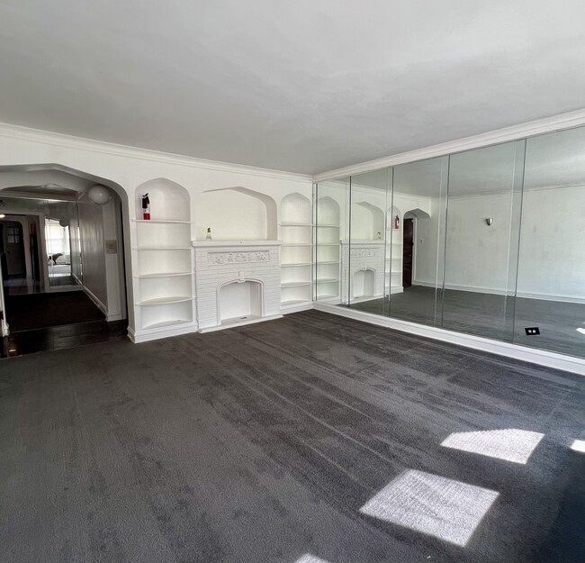 Foto del edificio - 8929 S Blackstone Ave