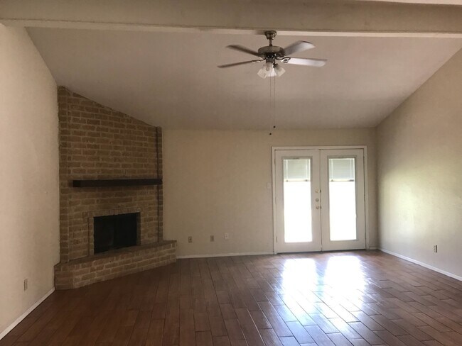 Foto del edificio - 9326 Evening Star Ln