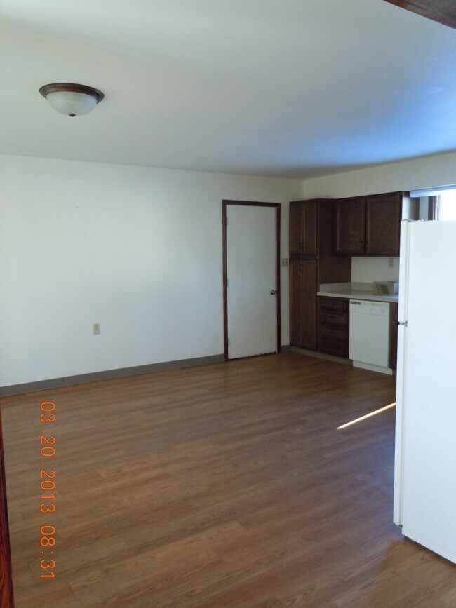 Building Photo - 522 9th St SE