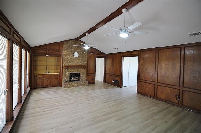 Foto del edificio - 6014 Lakeshore Dr