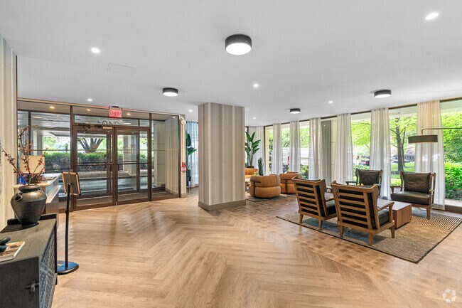 Entrada - Calvert House Apartments