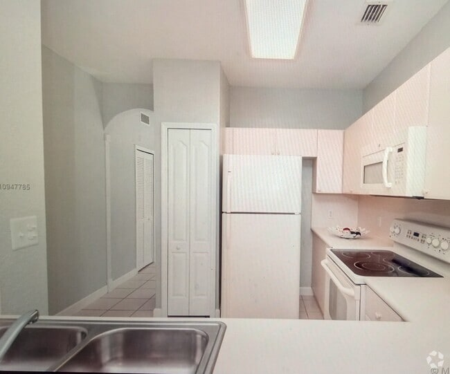 Building Photo - 17800 NW 73rd Ave