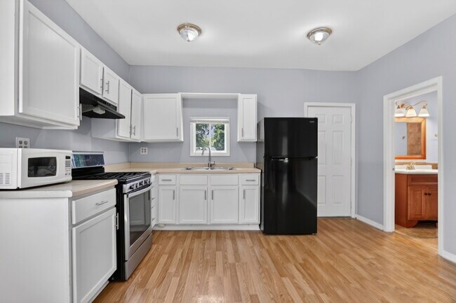 Building Photo - 241 S Highland Dr
