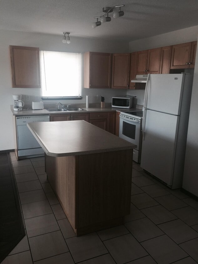 Primary Photo - 8213 114 St