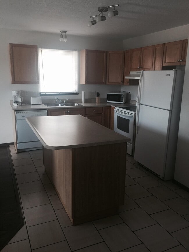 Building Photo - 8213 114 St