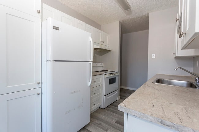 Building Photo - Hearthstone Manor