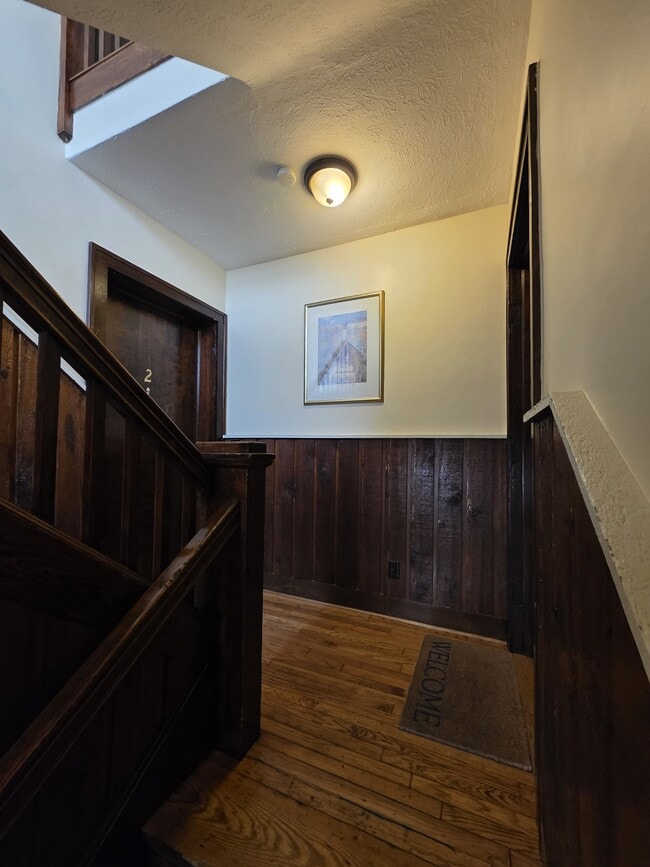 Building Photo - 1745 W 31st Pl