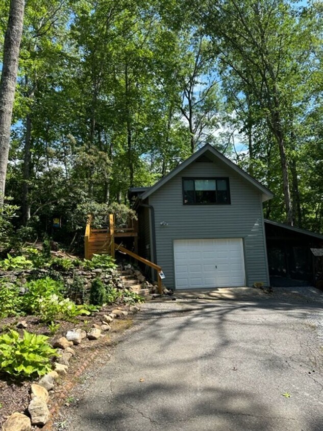 Primary Photo - Black Mountain Studio Loft Cottage-All Uti...