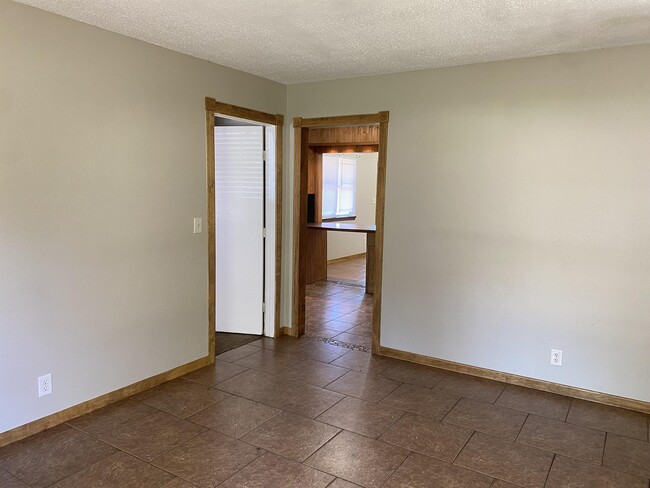Foto del edificio - 429 E Hillcrest Ln