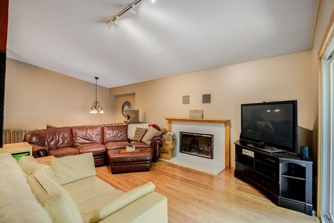 Building Photo - 5321 Beachside Dr