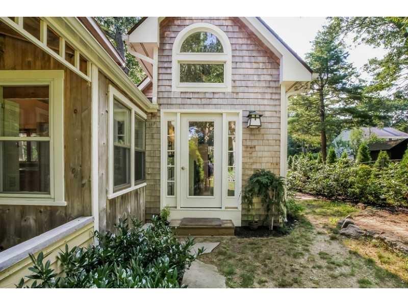 49 Sanford Ave, North Kingstown, RI 02852 Room for Rent in North