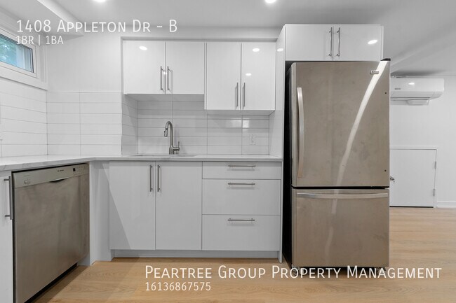 Photo du bâtiment - One Month free rent!!!!-1 Bed/1 Den- Newly renovated basement apartment