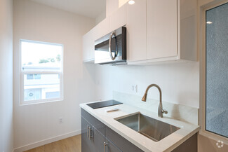 Building Photo - 2225 Bonita Ct