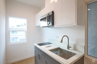Building Photo - 2225 Bonita Ct