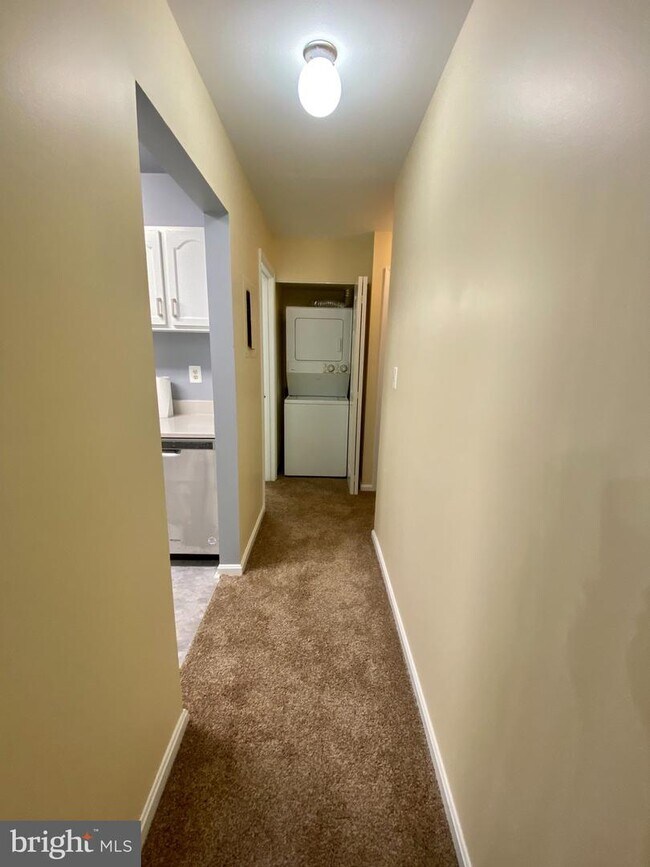 Foto del edificio - 5825 Cove Landing Rd