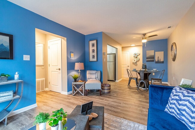 Dakota - Sala de estar - Ridgewood Apartments