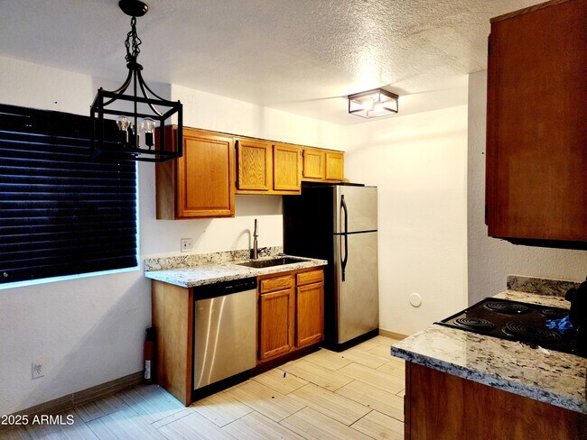 Foto del edificio - 2537 W Georgia Ave