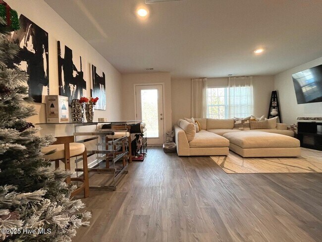 Foto del edificio - 2705 Gracie Ln