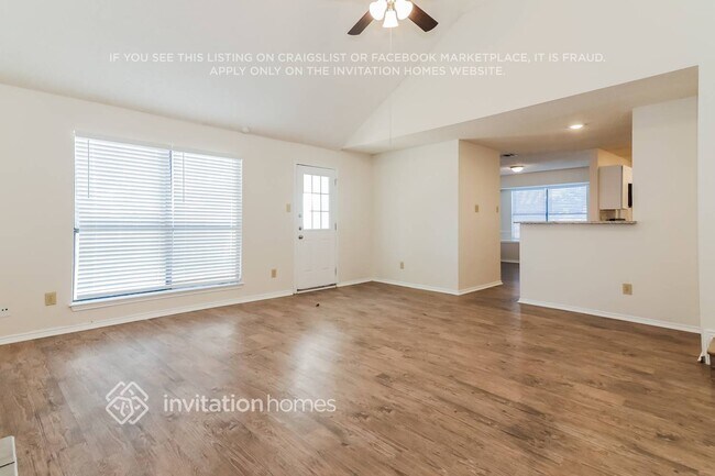 Foto del edificio - 727 Autumn Oaks Dr