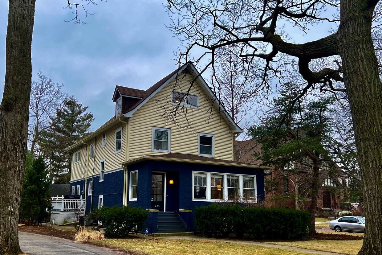 Primary Photo - 1035 Lake Ave
