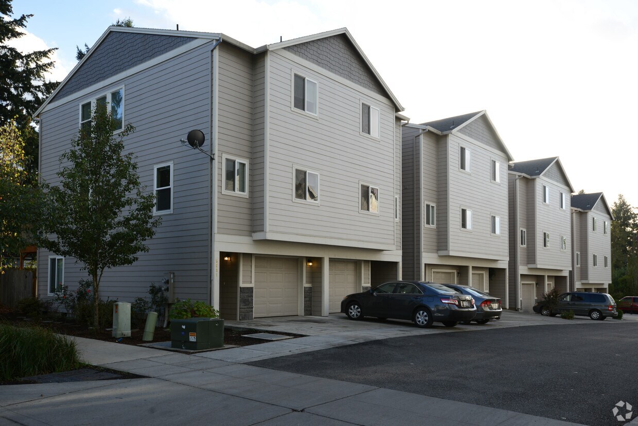 Building Photo - 5601-5631 SE 119th Ave
