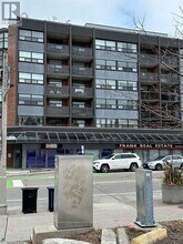 Building Photo - 80 Athol St E