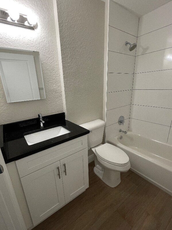 Foto del edificio - 3569 Montante Blvd