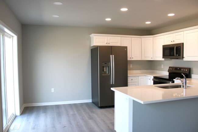 Building Photo - 140 Kevin Dr