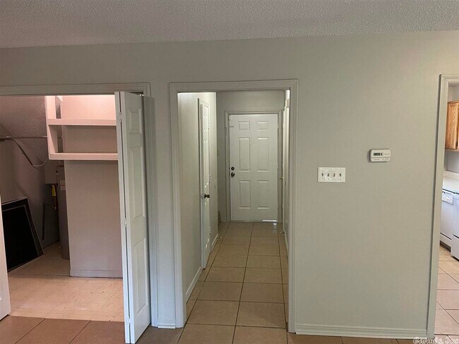 Building Photo - 174 S Davis St