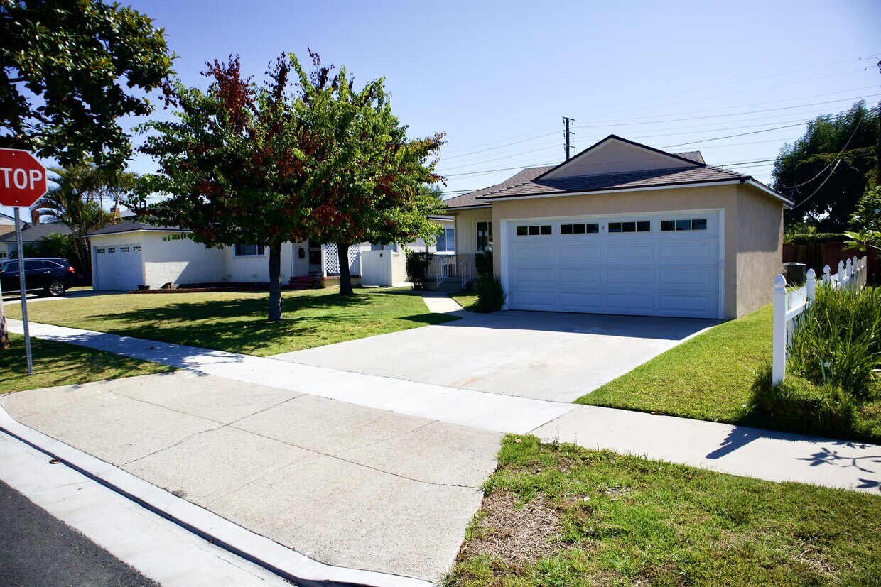 Primary Photo - 3784 Conquista Ave
