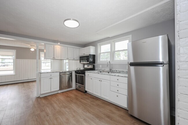 Foto del edificio - 2 Gamache Rd