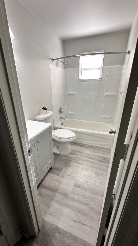 Foto del edificio - 2560 La Deara Crest Ln