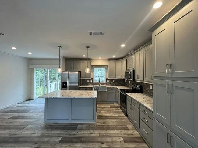 Building Photo - 34873 Robins Song Rd