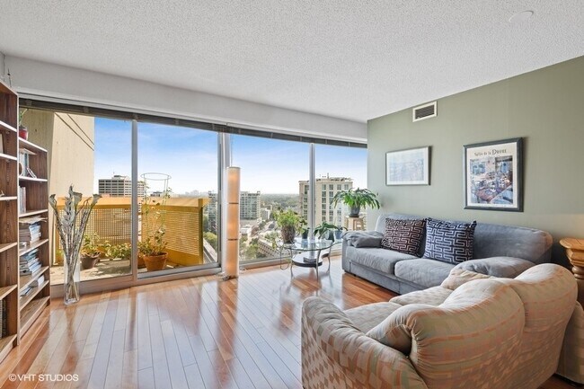 Foto del edificio - 1720 Maple Ave