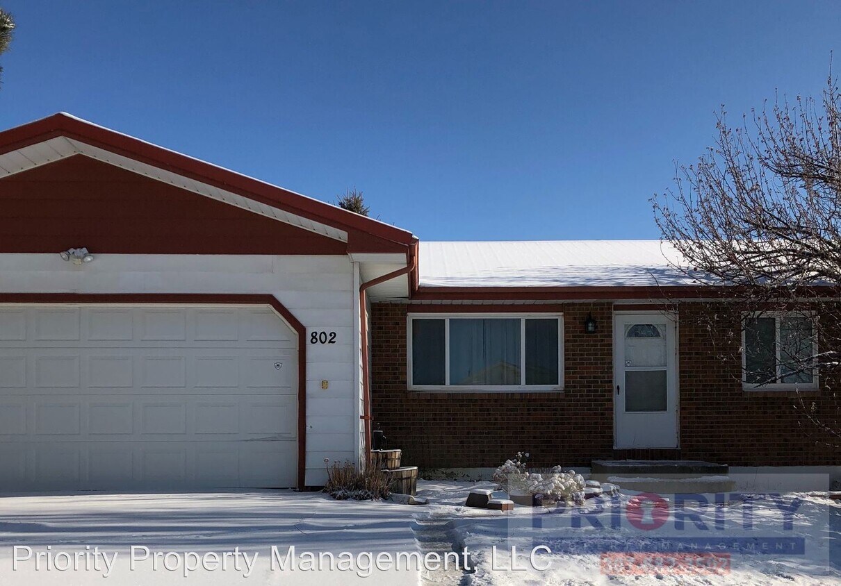 5 br, 2.5 bath House 802 Ventura Ave House Rental in Gillette, WY