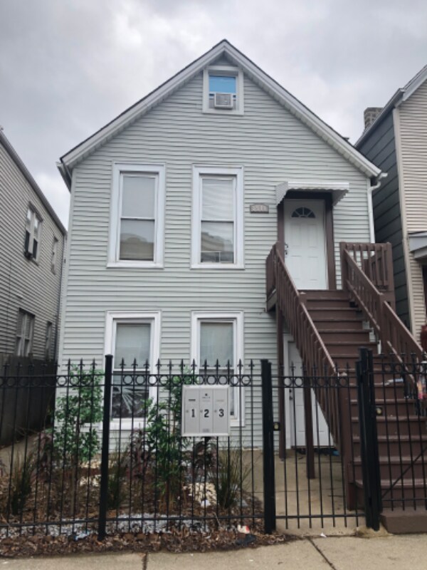 Foto principal - 3511 W Dickens Ave